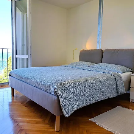Apartment With A View *